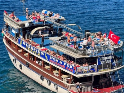 Marmaris Big Boss Yagna Boat Trip W/ Hotel Transfer Service