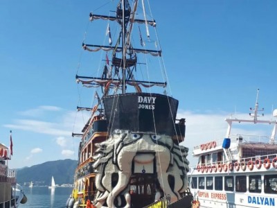 Marmaris: Davy Jones Pirate Boat Trip w/Unlimited Drinks