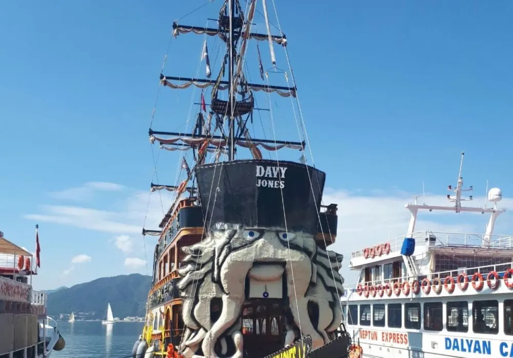 Marmaris: Davy Jones Pirate Boat Trip w/Unlimited Drinks 1