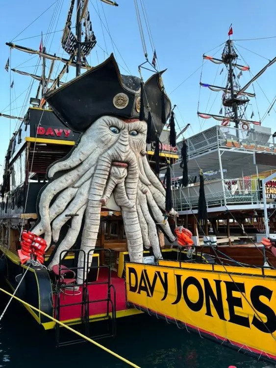 Marmaris: Davy Jones Pirate Boat Trip w/Unlimited Drinks 2